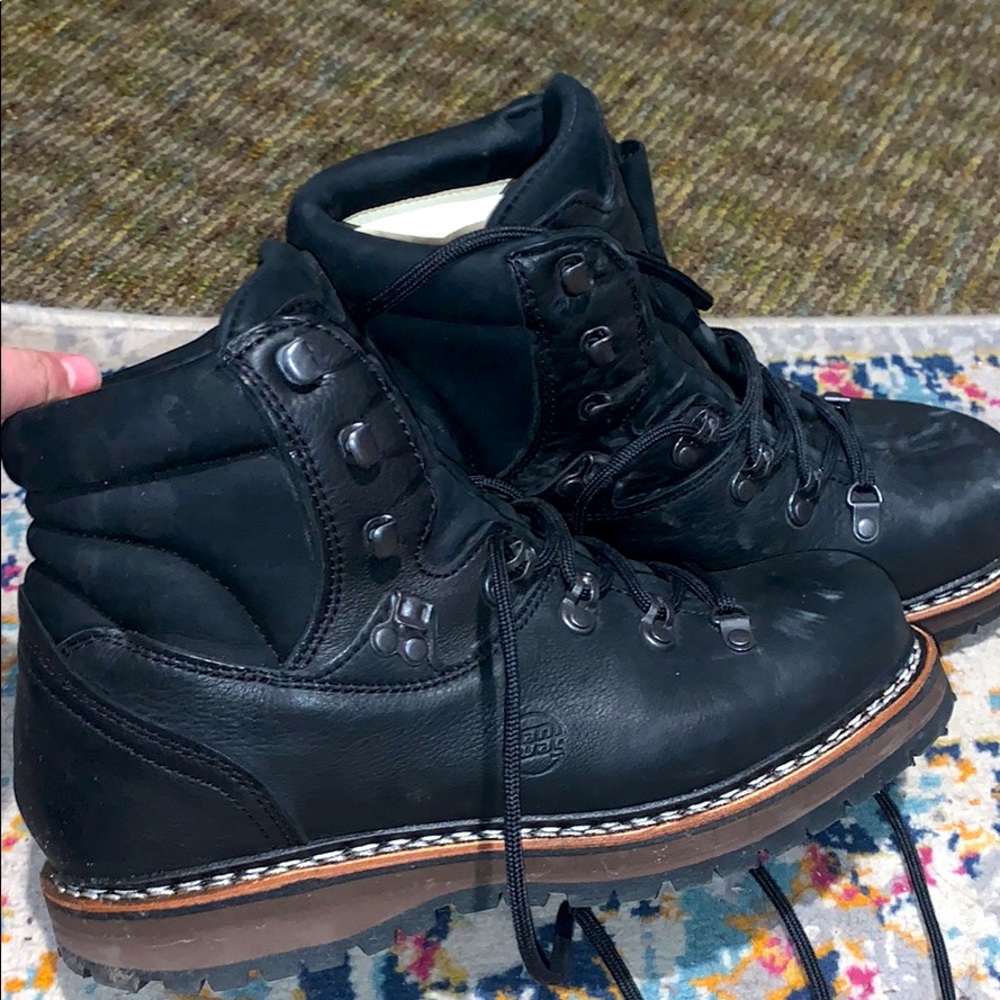 Black Han Wag Tashi Yak leather hand stitched hiking boots.